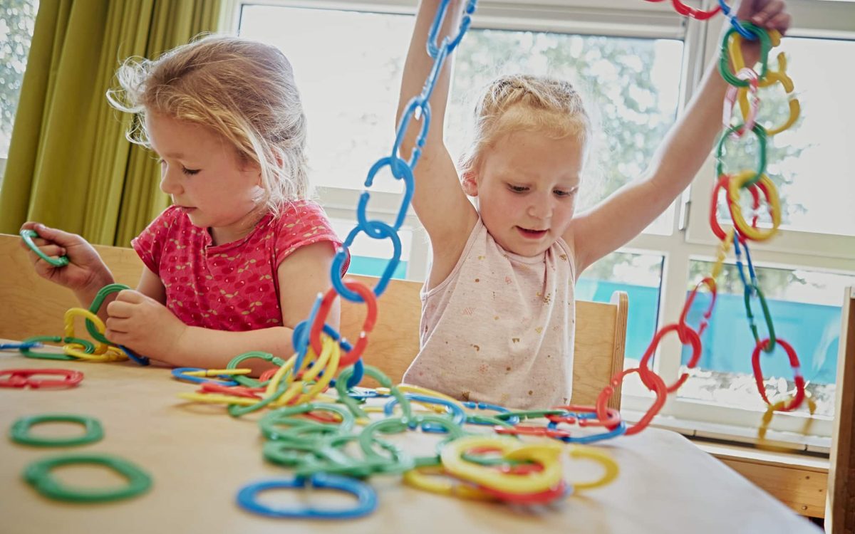 kinderen spelen